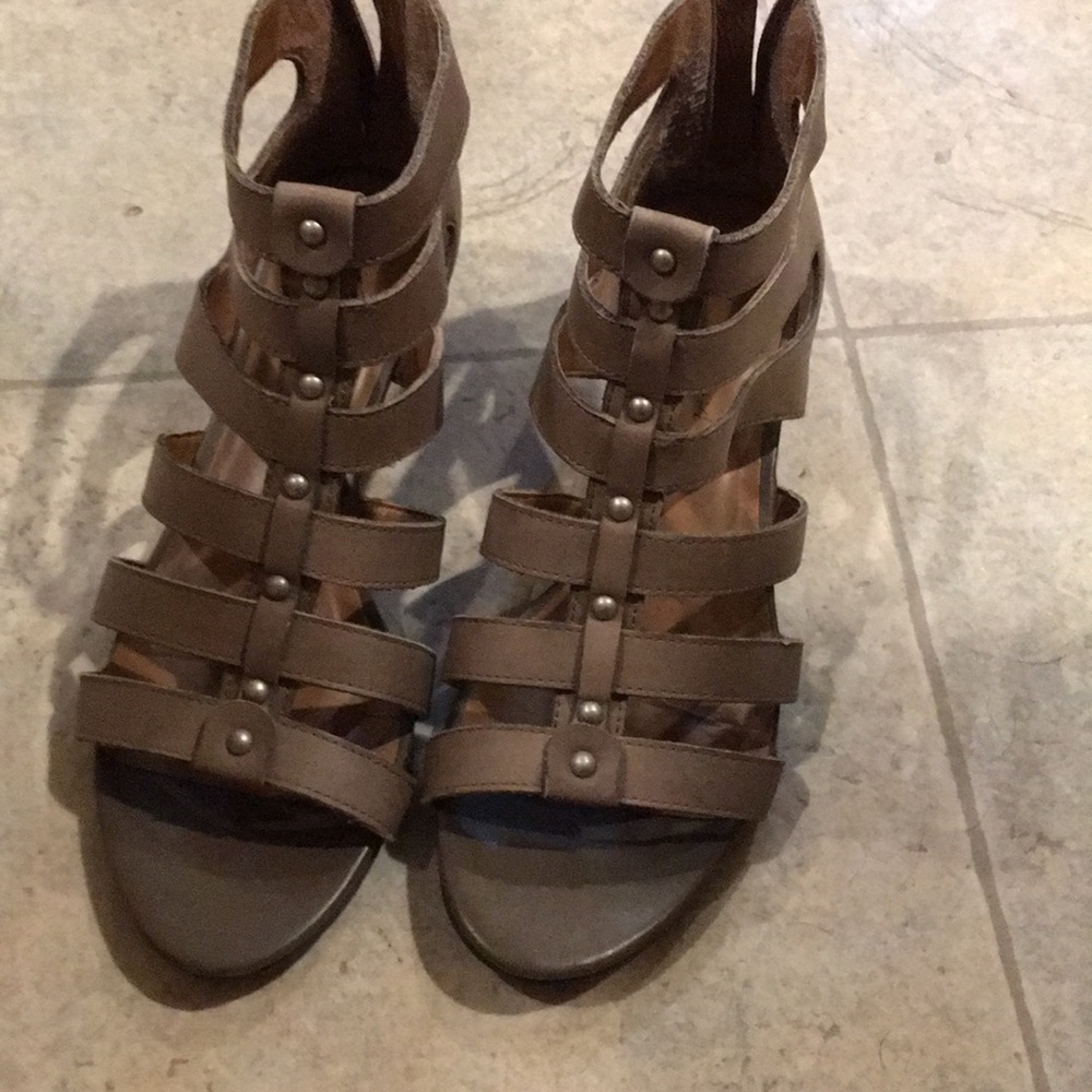 Lucky sandals
